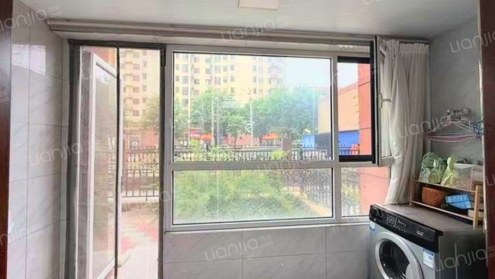 金域中央 一层带院 集中供暖 喜欢院子的别错过-阳台