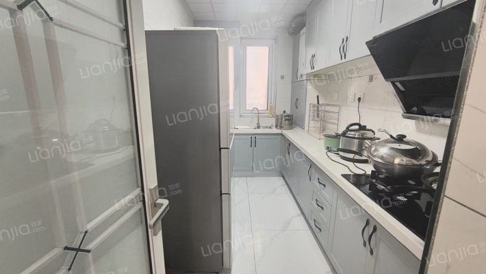 急售三利C区精装三居，低层，价格美丽-厨房