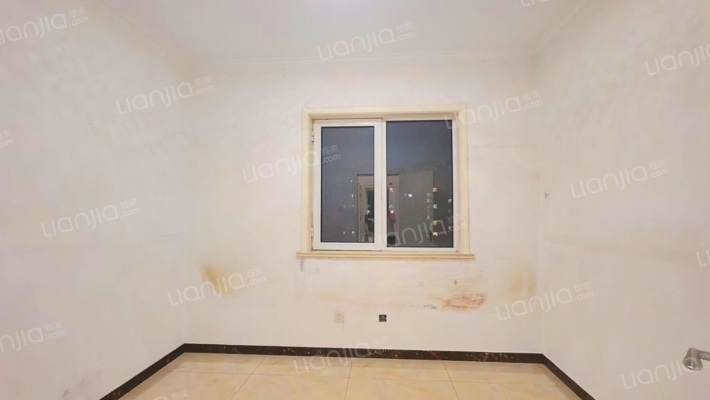 急售三利一期精装修小三居，南北向，价格美丽-卧室B