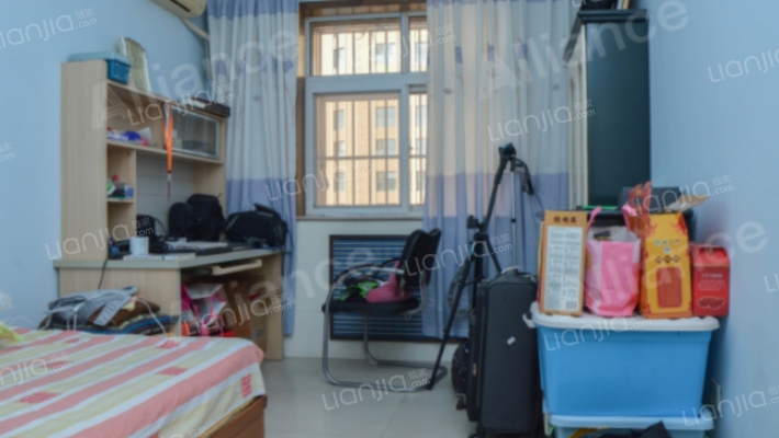 东兴北街光明小区南北通透大三居业主诚意出售-书房