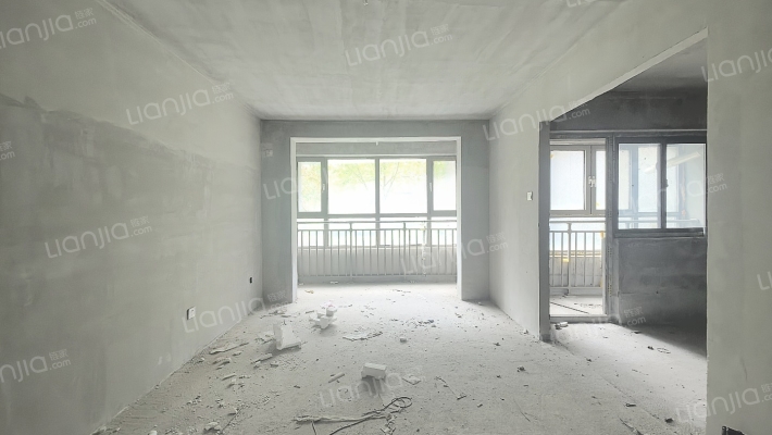 御景园一层带下樾三居室 房本满二-餐厅