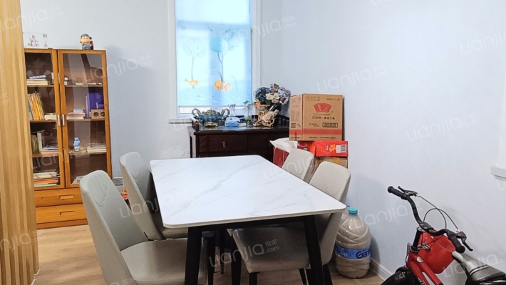 西南三居室 精装修 有45平米露台 房本满五年-餐厅