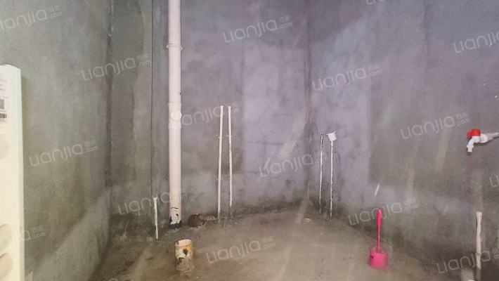 高铁商圈 鸿坤叠拼别墅 一层花园地下一层和下沉花园-卫生间D