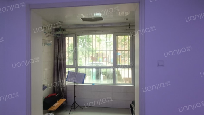 南北通透大三居室，一层适合做生意-阳台