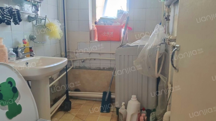 市区板楼 全南三居户型 好楼层 本满税低 业主急售-卫生间