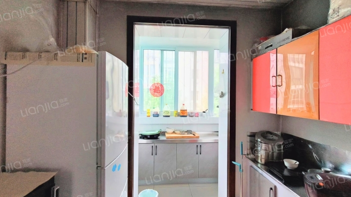 集中供暖步梯房  采光好 户型方正  出行方便-厨房