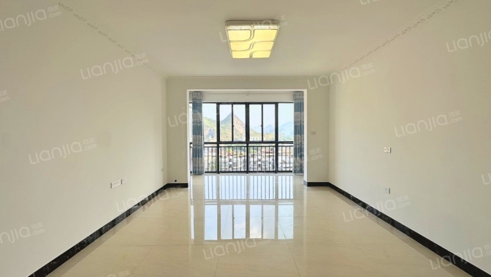 坤龙·绿源雅居二手房实景图