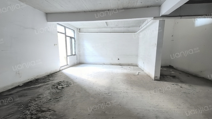 香邑溪谷原墅一层下叠带下跃 大院 有车位-客厅C