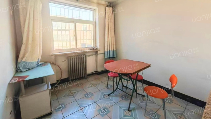 开发区南北通透三居室户型方正大社区集中供暖-卧室C