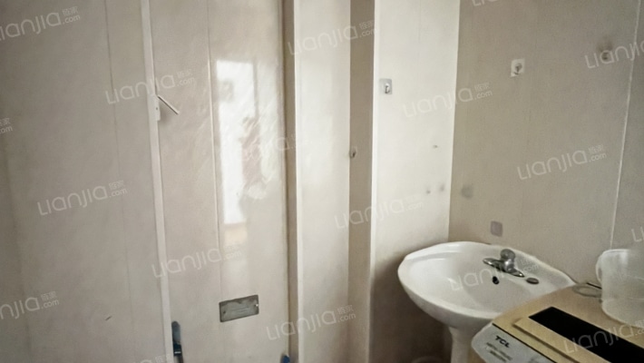 卓悦城 2室1厅 南-卫生间A