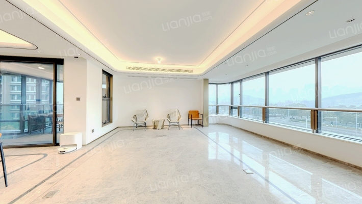 香港置地衿湖翠林云峯三期二手房实景图