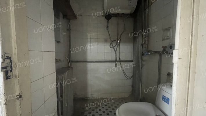 采光好，集中供暖，简装，满五唯一，看房方便-卫生间