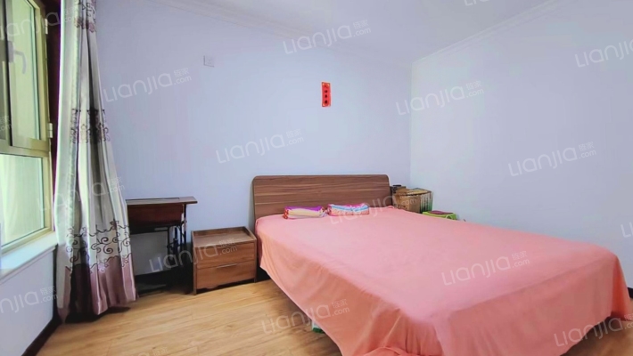 御景园   全南两居  精装修  满二-卧室A