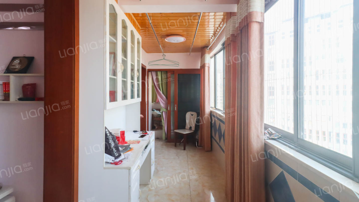 世纪锦江精装两室带弧形阳台 户型方正采光好-阳台