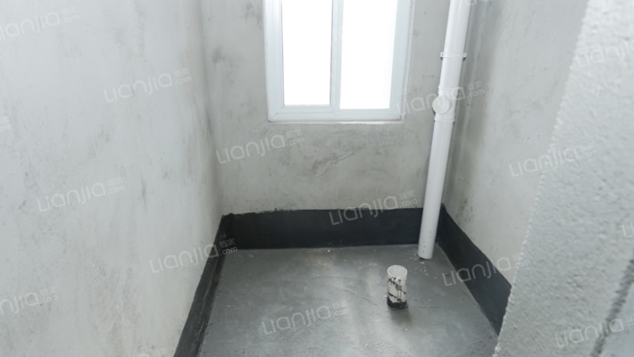 芙蓉雅苑 毛坯两居室 中高层 阳台可望商水-卫生间