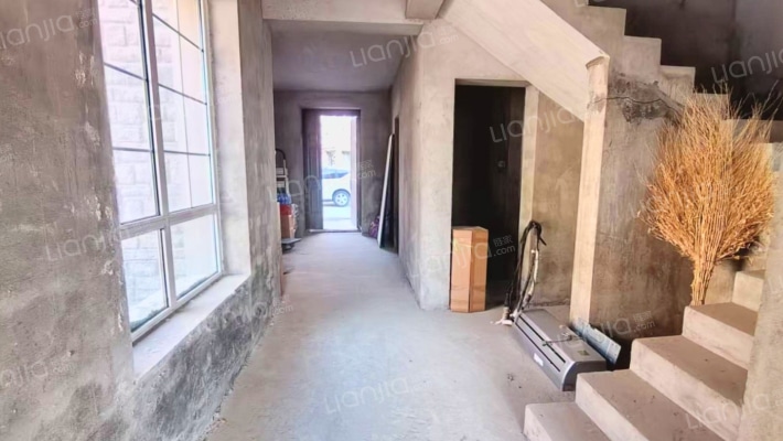 东京都独栋别墅 毛坯 大院子 上下两层 采光好-过道