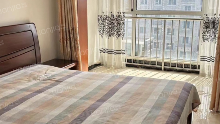 开发区  京中美居 精装两居室  房本满二-卧室