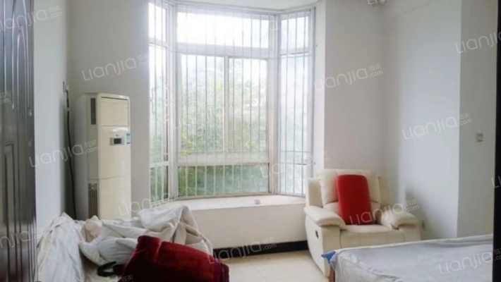 此房满五唯一 毛坯 南北通透 上下三层有前花园 后菜园-卧室A