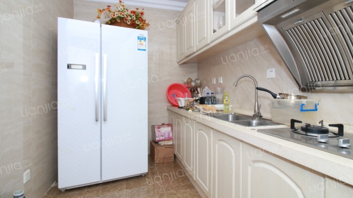 临湖类独栋别墅 西京都高尔夫景色优美 精装修拎包入住-厨房