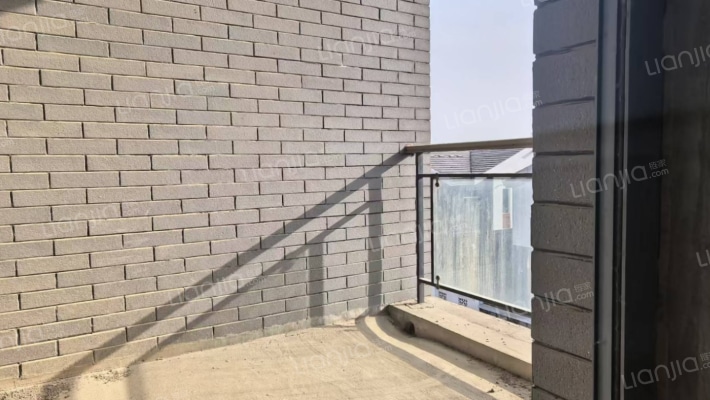 竹语堂 联排边户院子大 满五年 毛坯房 业主诚售-露台