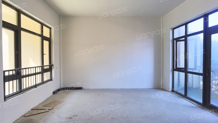 亚隆它山郡二手房实景图