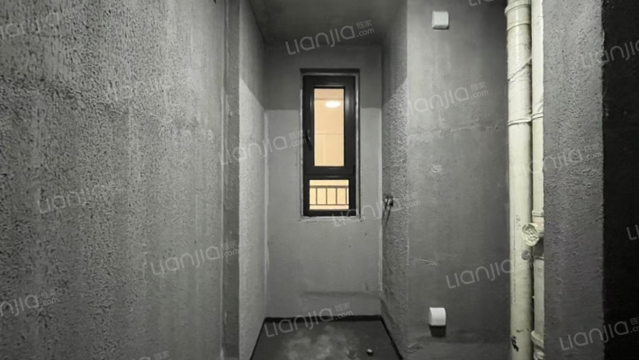 房子属于毛坯房，房主还没收房，工抵房-卫生间B