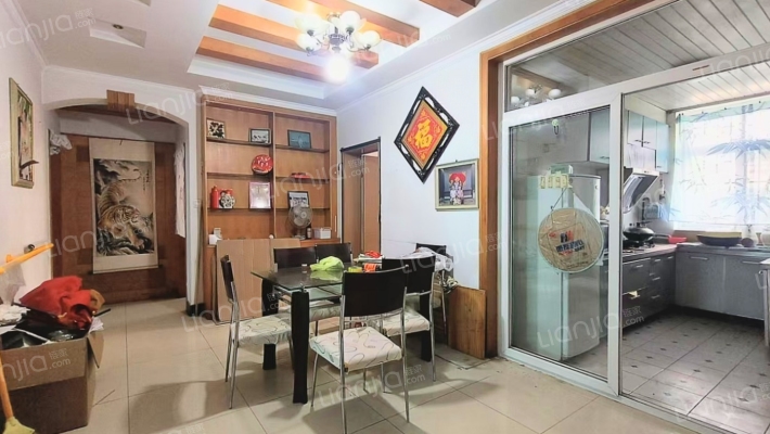 华阳中路大四居 南北通透 户型方正 好楼层-客厅B