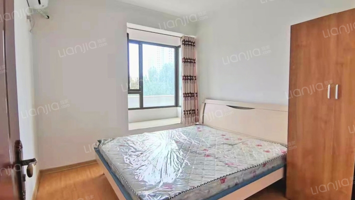 花园式社区，保利物业，集中供暖。南向两居-卧室B