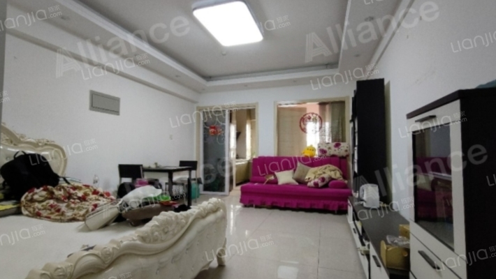 广场北侧弘德缘精装修一室一厅出售-客厅