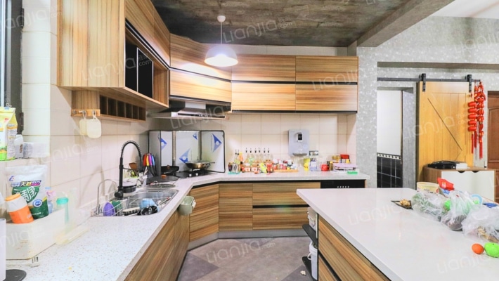 空间布局紧凑利用率高视野广阔设计尺度舒适无浪费空间-厨房