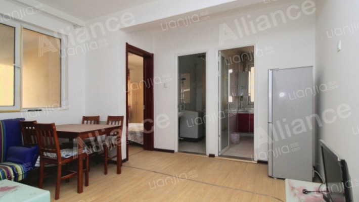 楼层好 视野宽阔 采光充足 ，交通便利-客厅