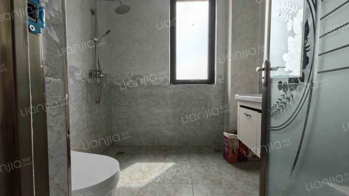 精装修  无遮挡两居室 卫生间带窗户-卫生间