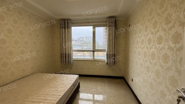 房子干净整洁    南北通透    格局户型方正-卧室A