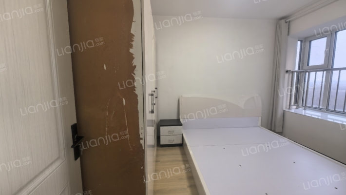 好楼层两居室诚意出手  速度慢无  价格可聊-卧室A