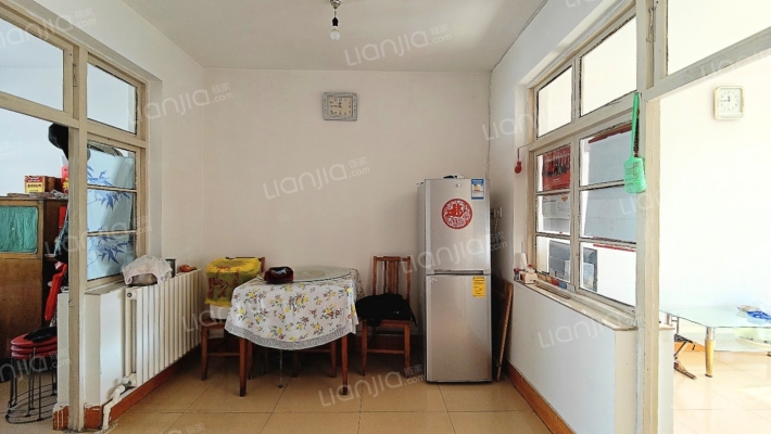 岱岳区区委宿舍二手房实景图