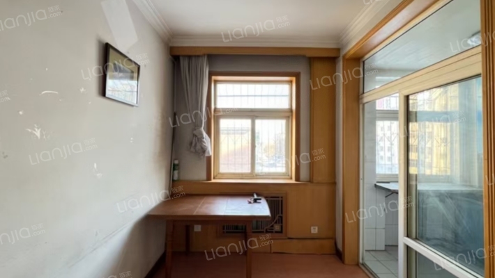 名流公寓 南北通透大两居 中间楼层 简单装修-餐厅