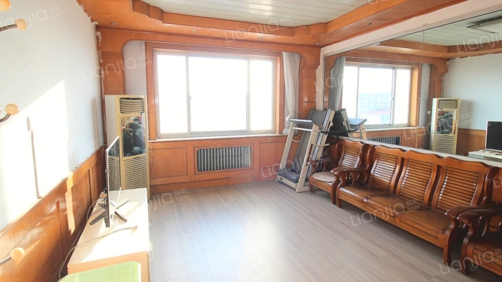 新荣楼二手房实景图