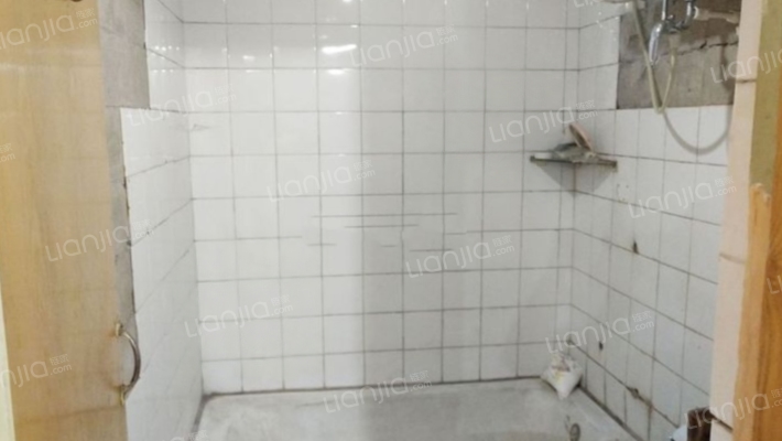 火车站  南北通透 大社区 看房方便-卫生间