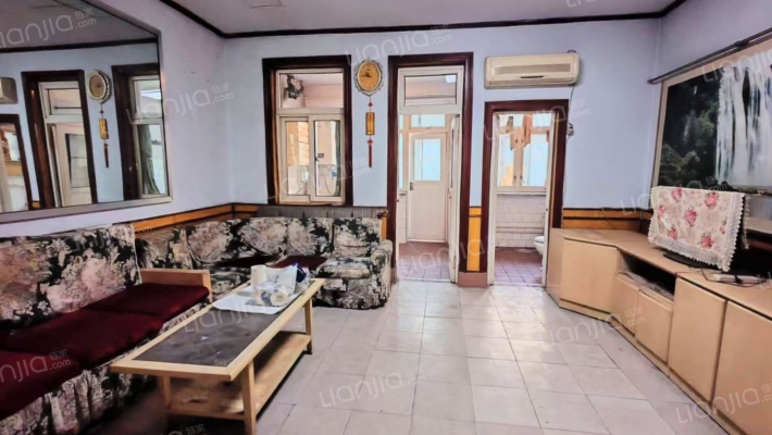 青年路土产公司宿舍二手房实景图