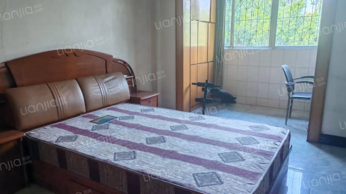 瓜子坪街212号二手房实景图