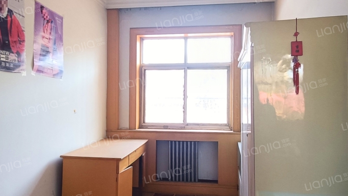 房本满五唯一，三阳开泰户型，低楼层居住舒适-卧室B