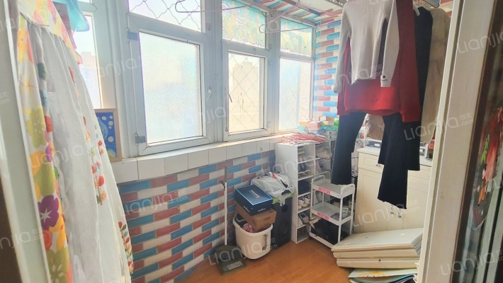 南北通透2居室，板楼中高层，集中供暖，二康南侧，-阳台