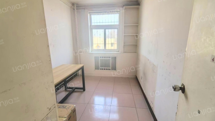 物探局小区  集中供暖  交通方便-卧室B