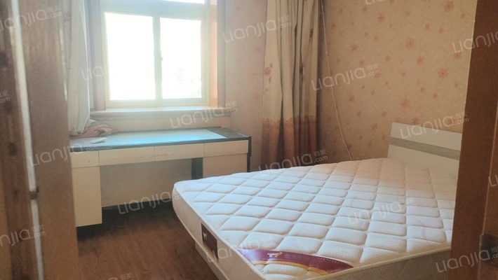南北通透中间楼层拎包入住公摊小-卧室A