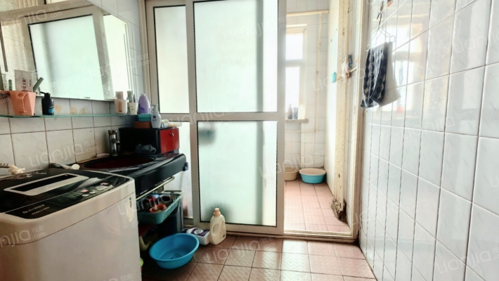 华阳桥东，二康北门，金地小区南北通透大三居-卫生间B