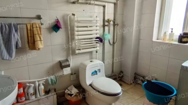 范阳路 通透户型 邻医院 教育 站牌 菜市  公园 税费低-卫生间