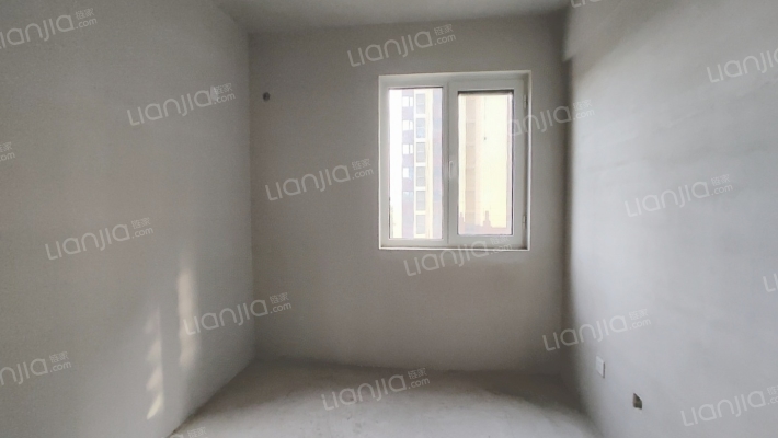 70年大产权，房证满二，次新房，通勤北京，交通方便。-卧室C