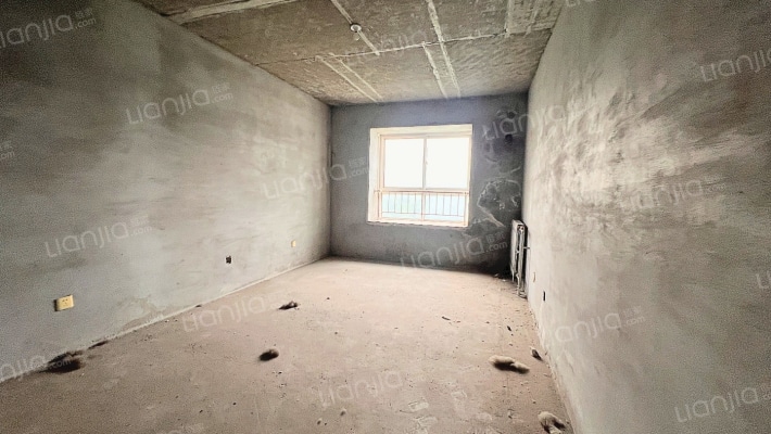 此房满五税费低一梯两户电梯房交通便利。5+6跃层-卧室C