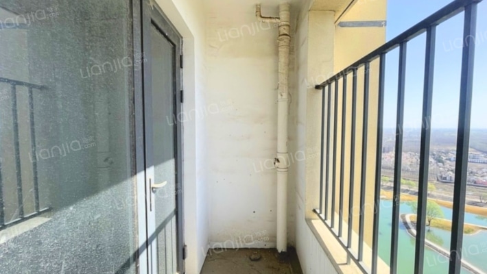 小区在高尔夫别墅里  安保齐全 环境优美-阳台