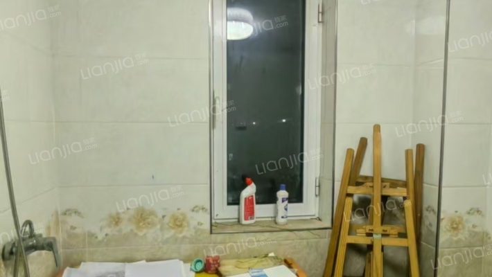 三利中和城大三居明厨明卫，采光好位置好，门口838站-卫生间